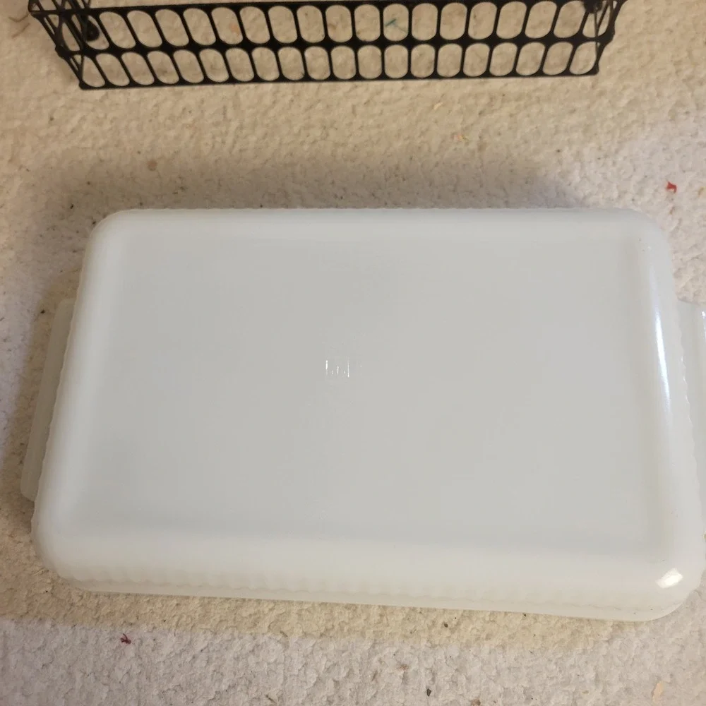 Anchor Hocking Casserole Dish Unisex 2qt White Excellent Milk Glass MCM 1431